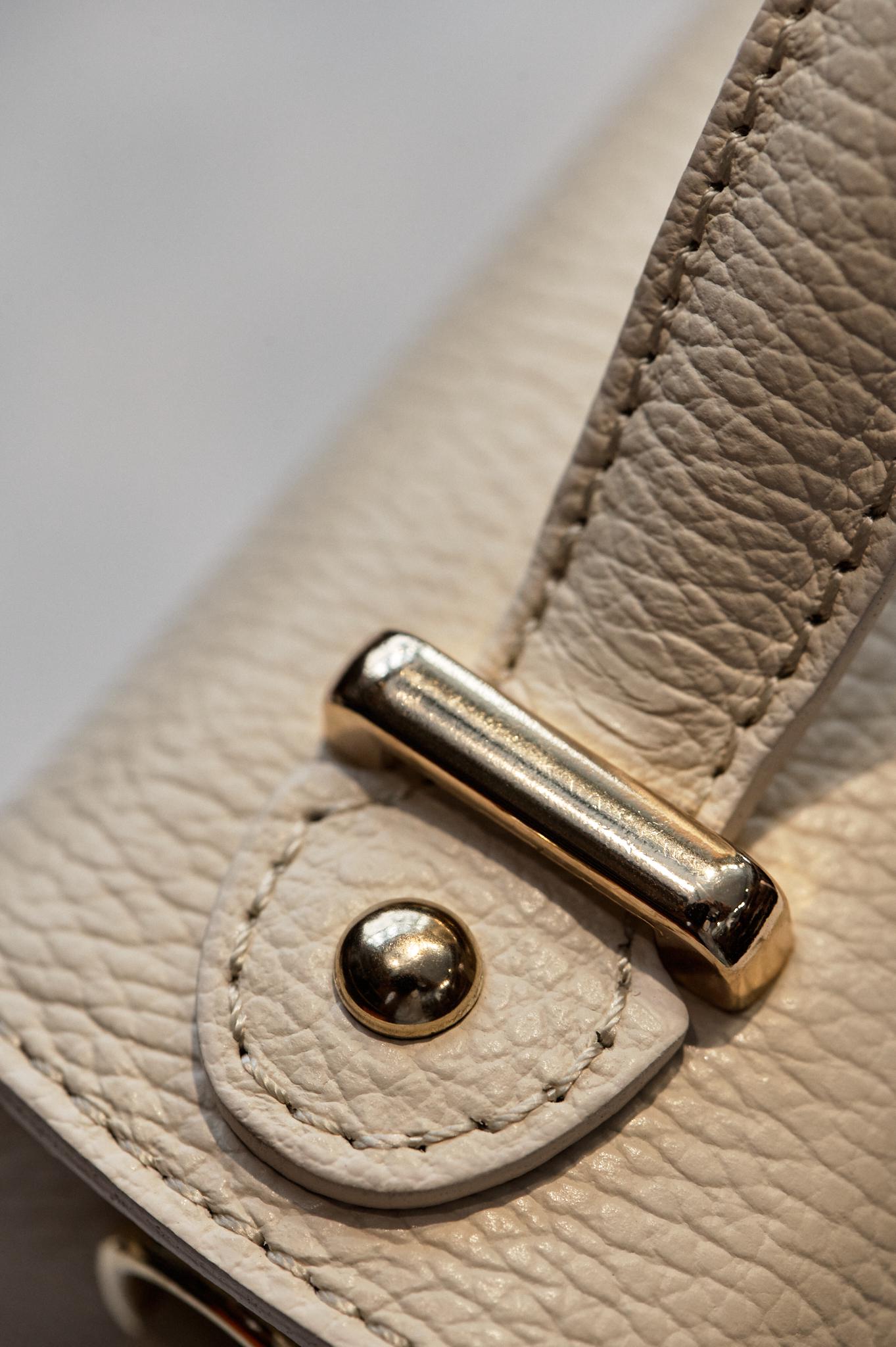 Italian Handmade White Leather Crossbody Bag, Elegant Gold-Accented Shoulder Bag from Florence, Luxury Handcrafted Italian Fashion Accessory