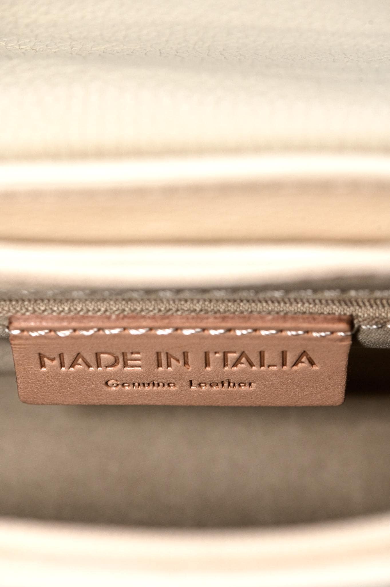 Italian Handmade White Leather Crossbody Bag, Elegant Gold-Accented Shoulder Bag from Florence, Luxury Handcrafted Italian Fashion Accessory