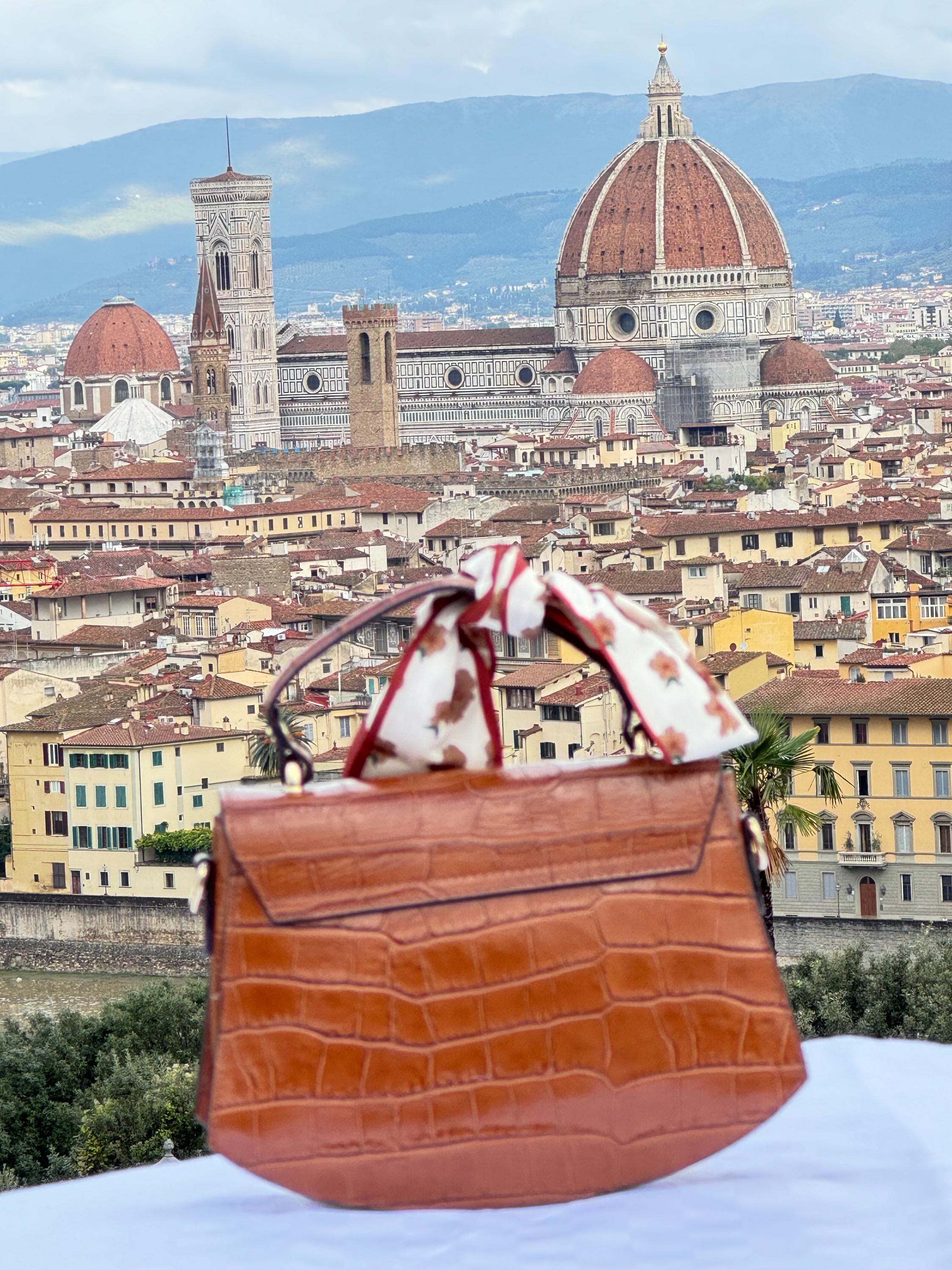 Elegant Brown Croc-Embossed Italian Leather Shoulder Bag with Gold Clasp and Scarf – Made In Italy