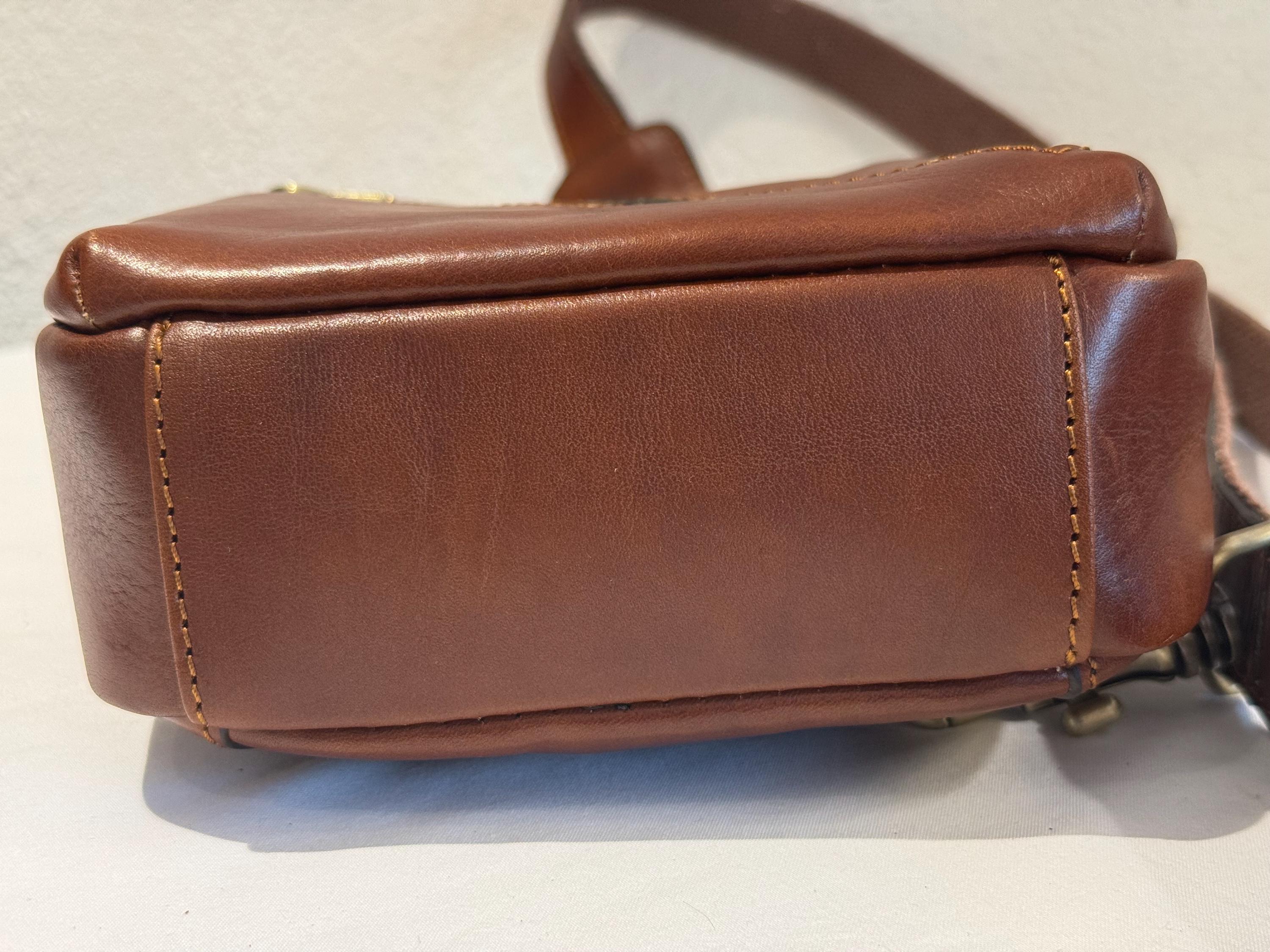 Italian Handmade Leather Bags for Unisex l l Elegant Sling Bag from Florence, Brown Bag, Made in Italy